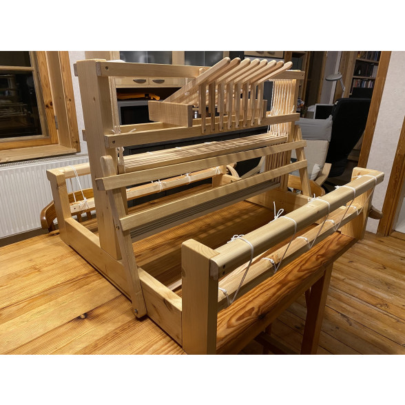 Galda stellītes ar 8 nīšu kārtām